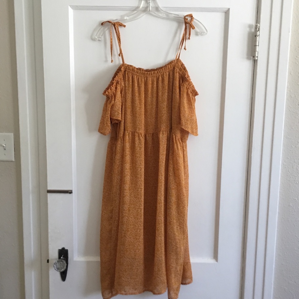 Off the shoulder Midi Dress